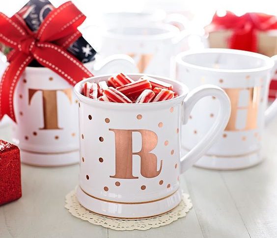 What are Some Cute Christmas Mugs