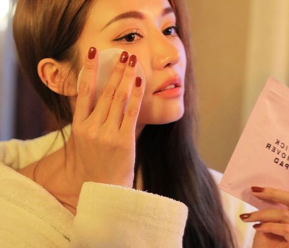 5 Tips for Keeping Makeup with Face Mask