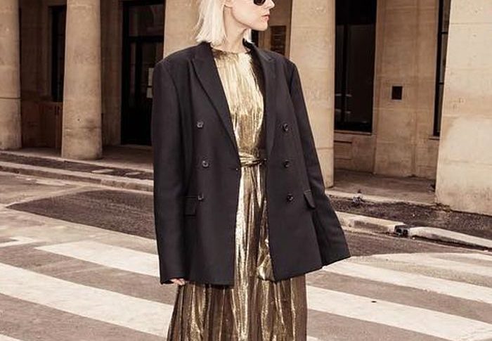 Business Casual Gold-Themed Outfits for Special Occasions